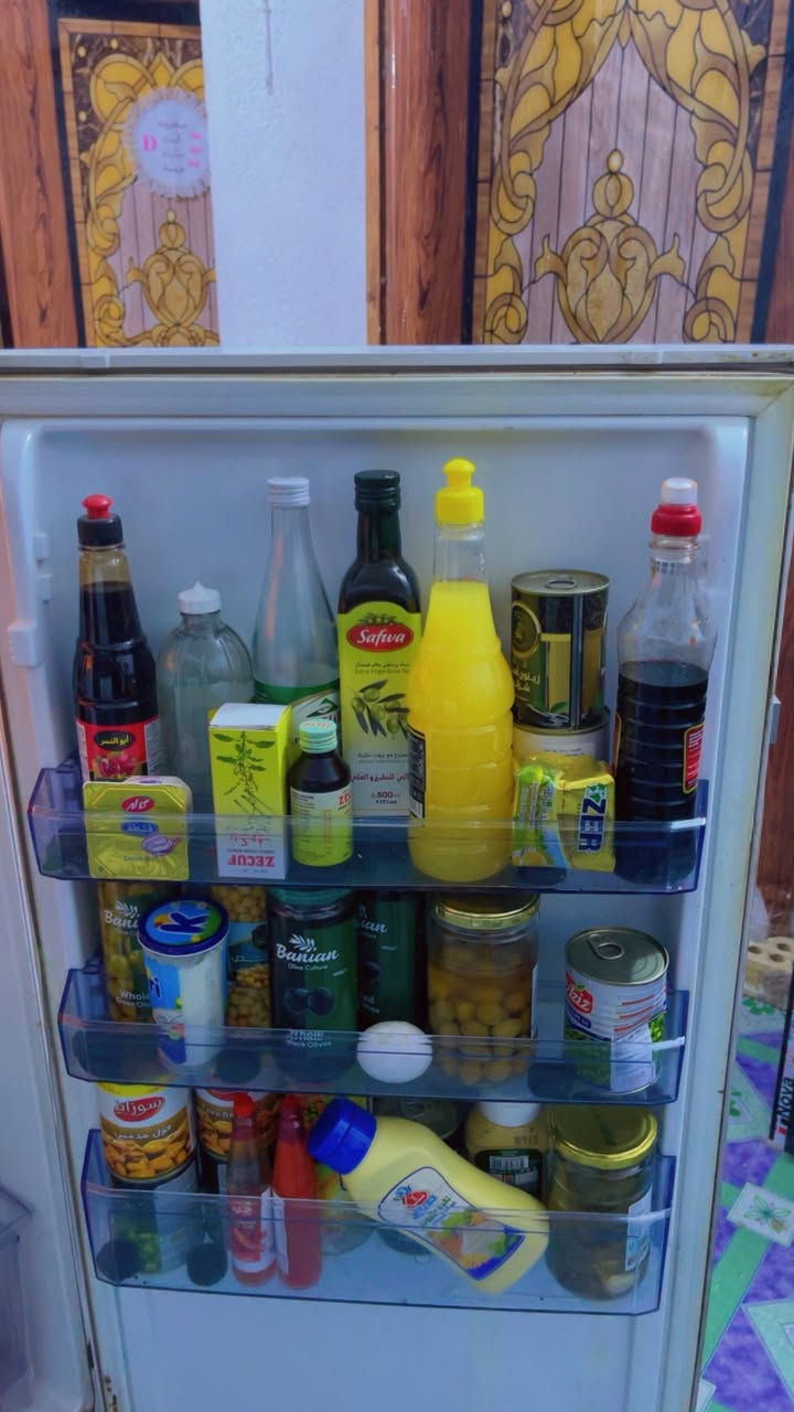 ثلاجه نضيفه كلش وماشاءالله ثلج ايي عطل مابيها ولا دخله مصلح بس اريد اشتري اكبر منها السعر 225 وبيها مجال الااستفسار ع رقم ***********
