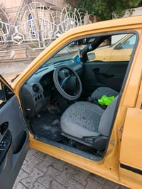 لون أصفر • داخلية نظيفة • كراسي مريحة