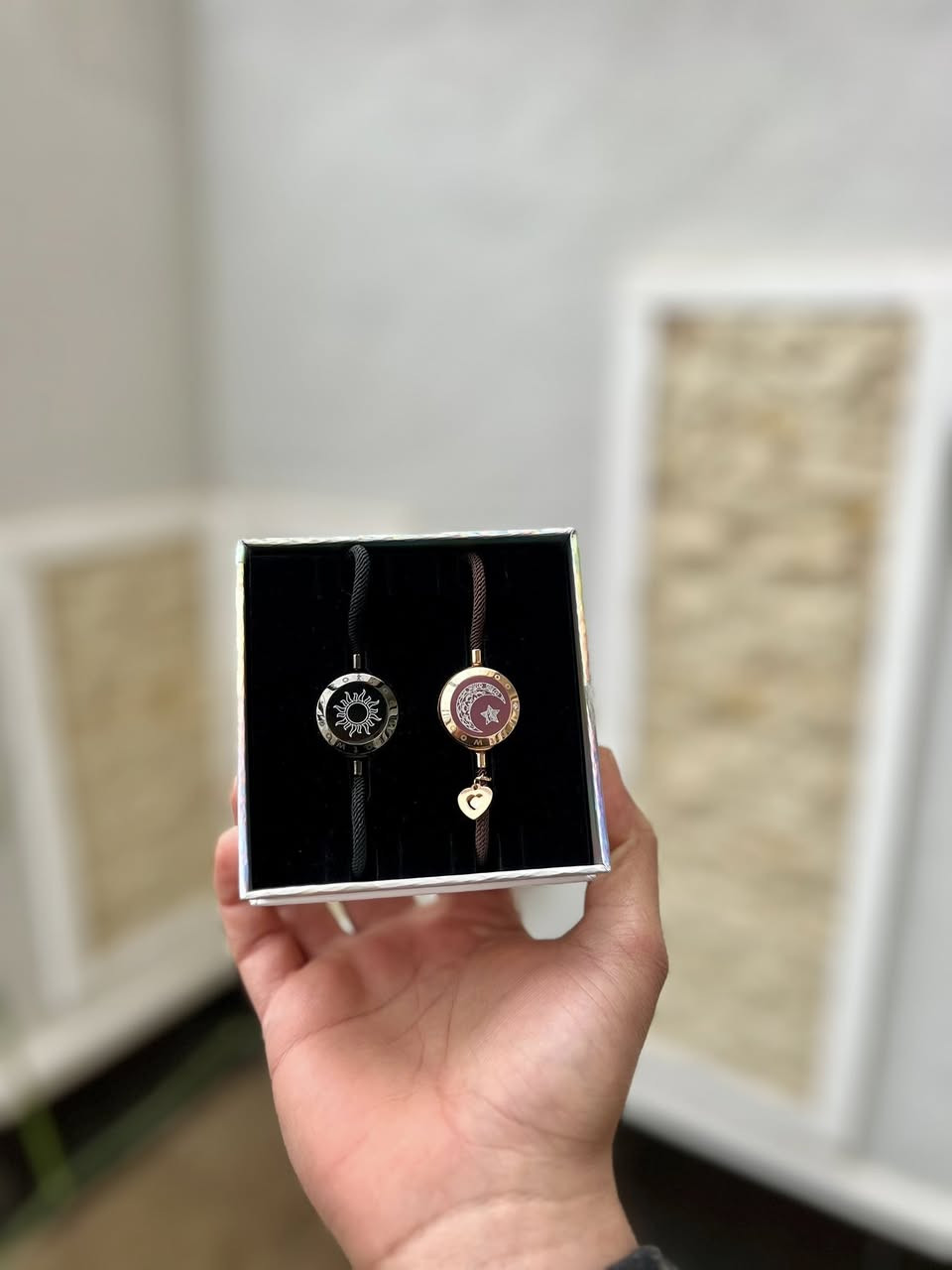 أساور العشاق 
افخم هدية لعيد الحب 
و بسعر غير عن البيجات 😍❤️

السعر و الاستفسار خاص 
او واتساب ***********
