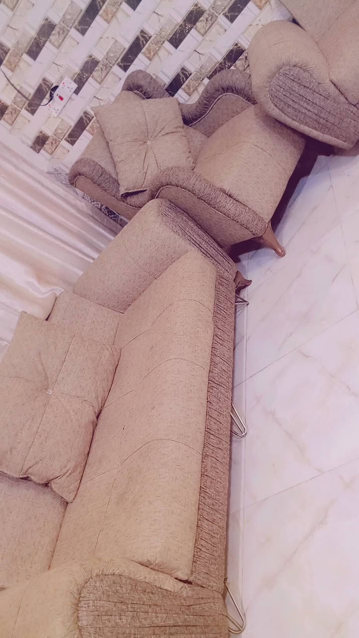 السلام عليكم عيني تخم للبيع دوشمه جديده وممتازه المكان سيطره الشعب القديمه حي الشهيدين 
اللاستفسار: ***********
ألسعر 250
