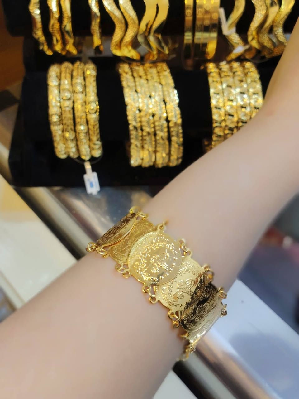 [لافندر للذهب البرازيلي]
✨ بريق الذهب.. 
وعبير الشرق ✨
📍 الموقع: هيت | حي الجمعية | قرب البيت التركي.
📱 واتساب: [***********]
📸 انستقرام:[lavender182026]
(تتوفر لدينا خدمة توصيل داخل هيت وكافة المناطق)
..
