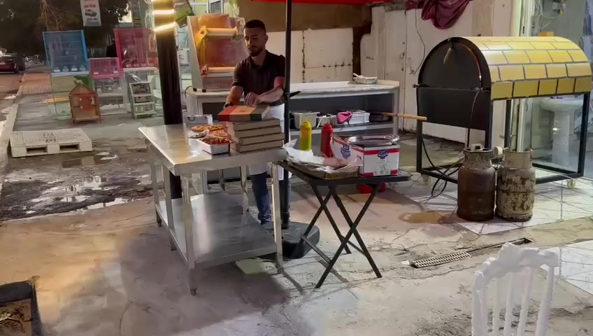 🔥 الطعم اللي يرجّعك من أول لقمة! 🔥
في بيتزا شام بنقدملك مذاق إيطالي بلمسة شامية مميزة 😍
عجينة طازجة يوميًا – صوص غني – جبنة بتشد لآخر لقمة 🧀✨

🌟 عروضنا المميزة:
 • 🍕 جميع أنواع البيتزا (خضار – ببروني – دجاج – لحوم 
 • 🚗 خدمة توصيل سريعة لحد باب البيت

📍 زورونا واستمتعوا بأجواء مريحة وخدمة ممتازة
العنوان ⛳️حي القاهره شارع الدلفيه جانب كلشي وكلاشي لدراجة مقابل اسواق هاملت
📞 للطلب والحجز: ***********

بيتزا شام… الطعم الأصيل اللي يجمع العيلة ❤️🍕
