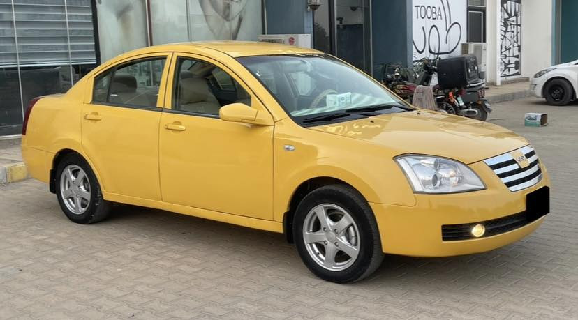 رقم قادسية باسمي شخصيا ومداور ثاني يوم او بنفس اليوم سنوية لل 2026
السيارة سيارتي الشخصية واستعمالي 
الشخصي ومامتعوبة نهائياً ماشية من ناحية المكينة الكير توني شادلها محرك وكير جدد ياباني مال كورولا بيكاتشو 1800 مكفولات 
وشي مضبوط وكهربائيات كلها مضبوطة وشغالة تبريد بيها ثلج مال ياباني بعد وعندك الحساب 
حدادية نافضها من الصدر الامامي للخلفي كلش مبدل حدادية كلش محترمة وناعمة ومابيها نقص السيارة خير من الله بكل معنى الكلمة وكاملة من كل النواحي شغل واطلع وين ميعجبك الله شاهد سيارة عليها الاعتماد اللي يريدها على باب الله يشتغل بيها او اللي يريد يجنيها حتى للسفر هم ماتقصر اني السيارة جانيها سيارة مرتبة ورزنه ب المعدل وشكلها حلو مرتب بالشارع السيارة 
مابيها ضرر فقط طخة ب الجاملغ الخلفي الايمن الباقي مابيها شي وكان بيها جراد وخياسات صبغتها 
عام للجمالية فقط سيارة كلش حلوة ومرتبة وارقى من الكوري من ناحية القوة والسرعة
السعر 50 وعليها ١٠ ورقات هيئة وغرامات تنرل من سعرها تاخذ صافي اخواني الطيبين سيارة متعوب عليه بدون كسران والكل خير وبركة واسف ع الاطالة

مكان السيارة النجف الاشرف 
رقمي *********** د.فارس
