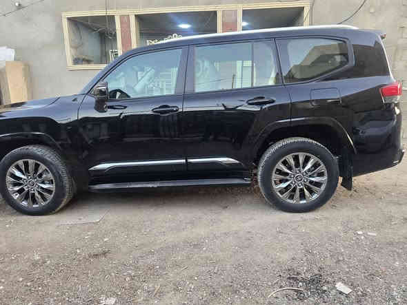 سيارة تتحدّى الصحارى والطرق الوعرة، وتجمع بين القوة، الراحة، والتكنولوجيا اليابانية الأصيلة 🇯🇵
ماشيه الفين فقط
🚗 المواصفات الأبرز:
بريم اصلي لمتد محرك ٤٠٠٠ اقتصادية 
⚙ محرك 4.0 لتر V6  🔥🔥
🛞 نظام دفع رباعي 
🪫 وضعيات قيادة متعددة 
🛋 مقاعد جلد فاخرة + 8 ايرباك
🌅 فتحة سقف 
📱 شاشة وسطية 
📱 شاشات خلفية ترفيهية خلفية
🎥 كاميرات 360° + حساسات 
🛡 أنظمة أمان Toyota Safety Sense
🚙 تصميم فخم يوحي بالقوة، وأداء يثبت ليش هو الأسطورة لاندكروزر
💰 السعر 💲
📞 للاستفسار والتواصل:
***********

#LandCruiser #Toyota2024 #لاندكروزر #تويوتا #GXR #فخامة_يابانية #شركة_باركود #سيارات_بغداد
