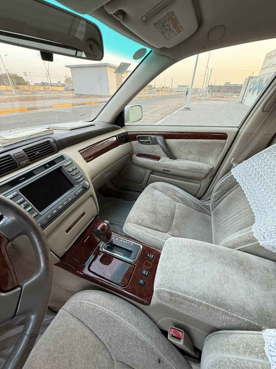 سلام عليكم جنون مديل(2000) لون لؤلؤي خضراوي رقم بصره هزه ورقم جديده وسنويه مجدده 31 سياره فقط نقل جثه والشغل ميه بل ميه سياره دخول جديد ماشيه شي قليل ثلاث 3   برده خلفيه كشنات كهربائه لايت متحرك دواخل بيجي سياره مكفوله من الكص والتبديل  والباقي  شرط سياره حيلل جديده وتحوير  100% 100 فوك وجوه  تبريد كله شغال حداديه خلفيه واماميه كله ميه بل ميه مشط جديد تخم تاير جديد كهربائيات كلهن شغالات سبير مانازل سياره حيل جديده وزيرو واحله من الصور تجي وتشوف بعينك الله شاهد ومانقصهه برغي حيل متعوب عليهه السعر(.  102) وبيهه مجال قليل العنوان البصره الرقم الهاتف(***********)
