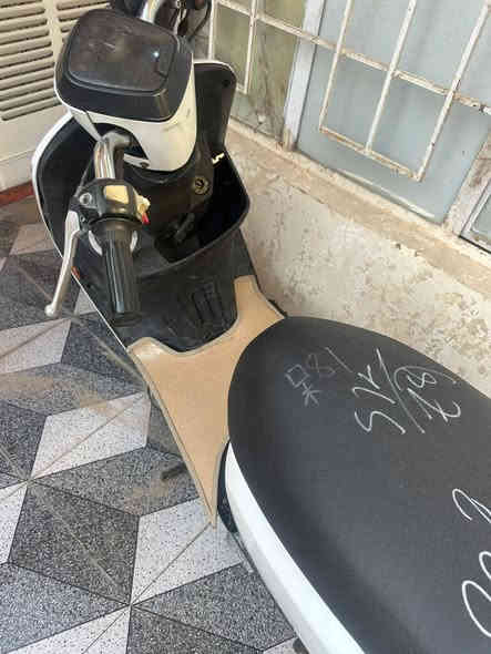 دراجه بوليسي 2012 للبيع لمبه***********
