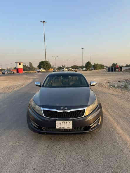 السلام عليكم اوبتما للبيع امريكي موديل 2013 بيها اربع قطع بدون دواخل بدون تبديل بجم كبس 
محرك 2400 محرك وكير مكفول سياره نضيفه مال بيت 
ماشيه 110 
السعر 98وبيها مجال 
***********
*********** كورك واتساب
