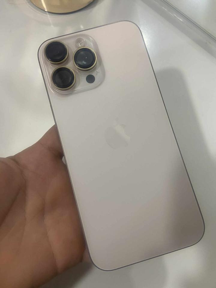 ايفون 16Pro max  
بطاريه 94 
جهاز نضيف غراضو كامله
نموذج ZA
السعر 1300 بي مجال حك جيتك 
***********
