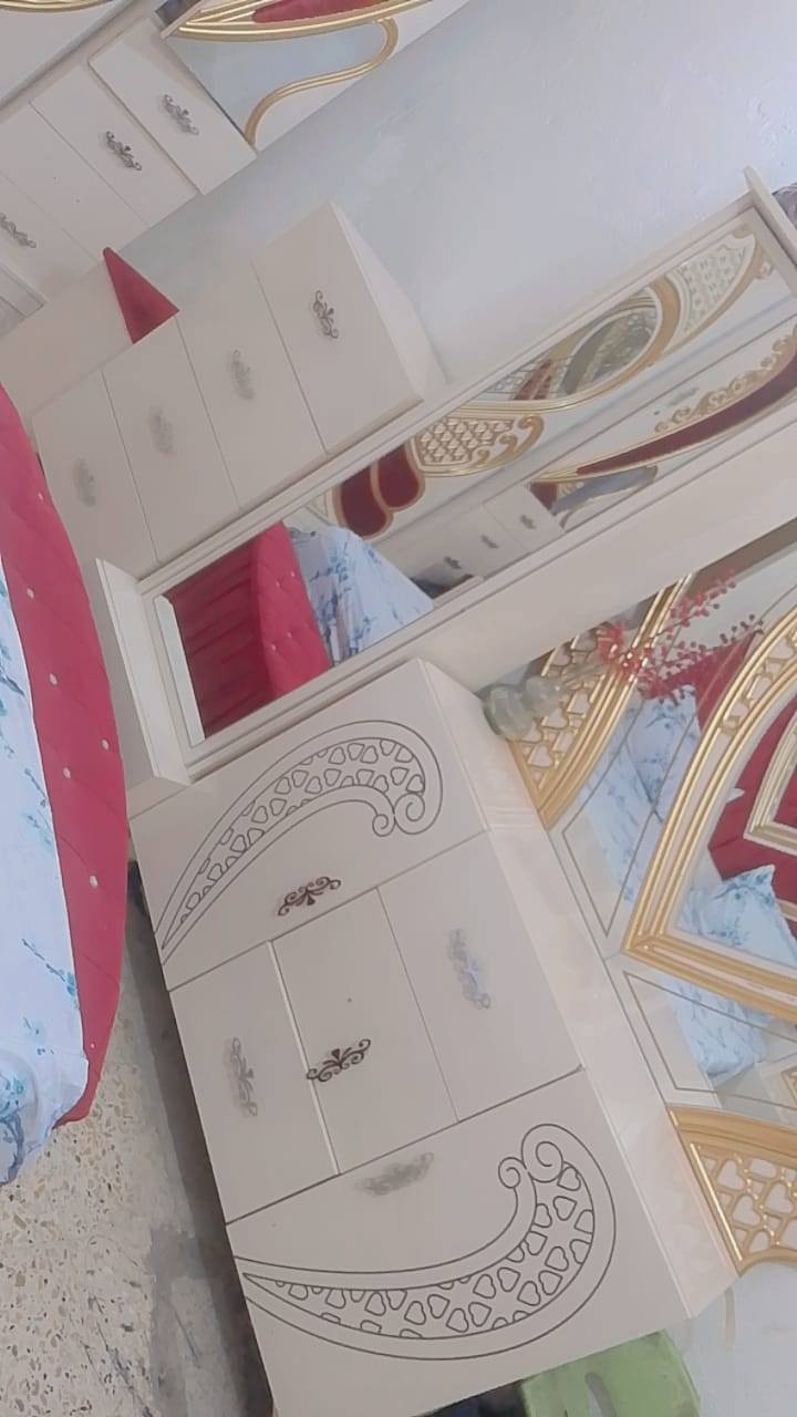 غرفه نوم تركيه 9 قطع نضيفه للبيع السعر 750 وبيها مجال ***********
