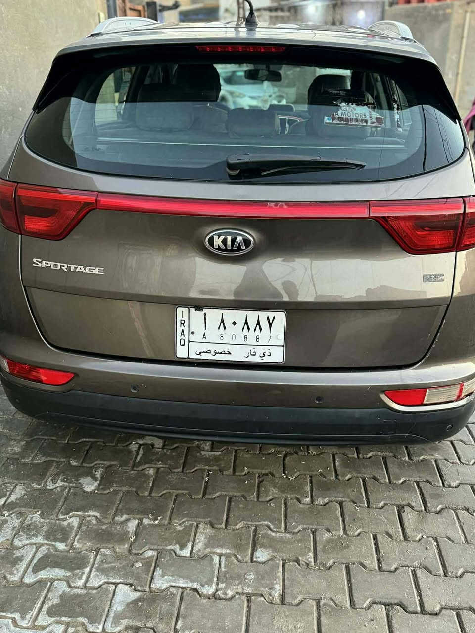 السلام عليكم سياره سبورتج خليجي 17مكفوله من الضربه بيها طخات بسيطه 
الاتصال ***********
