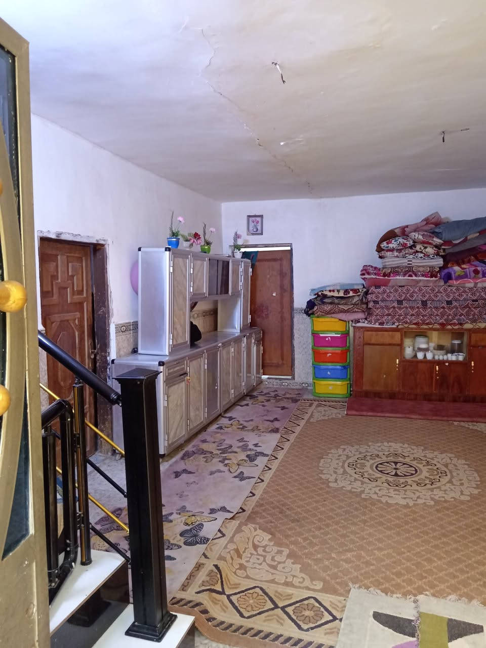 سلام وعليكم  بيت للبيع مساحه 300   بغدادابوغريب ابو منيصيرحي الكرامه مقابيل قطع الديوان ثاني قطعه عن الحولي   يحتوي علا حديقه 100متر 
يحتوي علا اربع غرف 
غرفه 4×5
غرفه4×5
غرفه 3×5
غرفه 5×6 
ستقبال 4×7ونص 
صحيات خارجه 
صحيات داخليه 
الاستفسار _ *********** واتساب
الرقم الثاني _*********** واتساب
