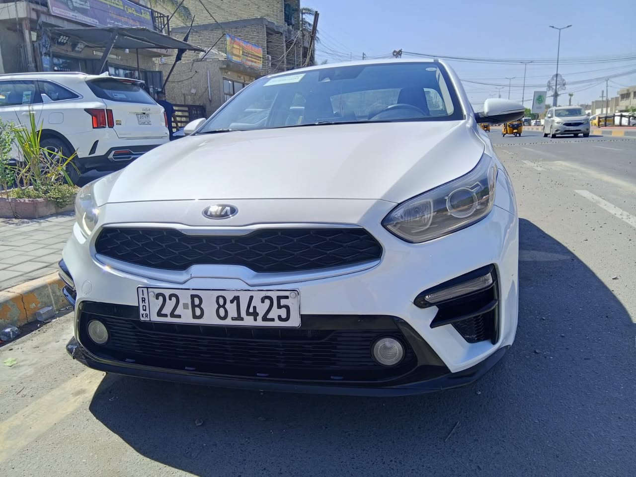 السلام عليكم فورتي موديل 2021
بجم كبس 
ماشية 70 
شاشة كبيرة 
تحكمات استيرن 
تحديد مسار 
كير مكينة كفالة 
انضمة قيادة سبورت اعتيادي ذكي 
تشغيل عن بعد 
الحادث باب وجاملغ مصبوغ خلف السايق 
*********** بغداد حي اور
