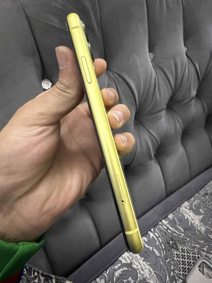 ١١ عادي .. بطارية ٧٩ بالحسابة تقرى ٨٣…… ذاكرة١٢٨ .. مستبدل شاشه فقط ***********
