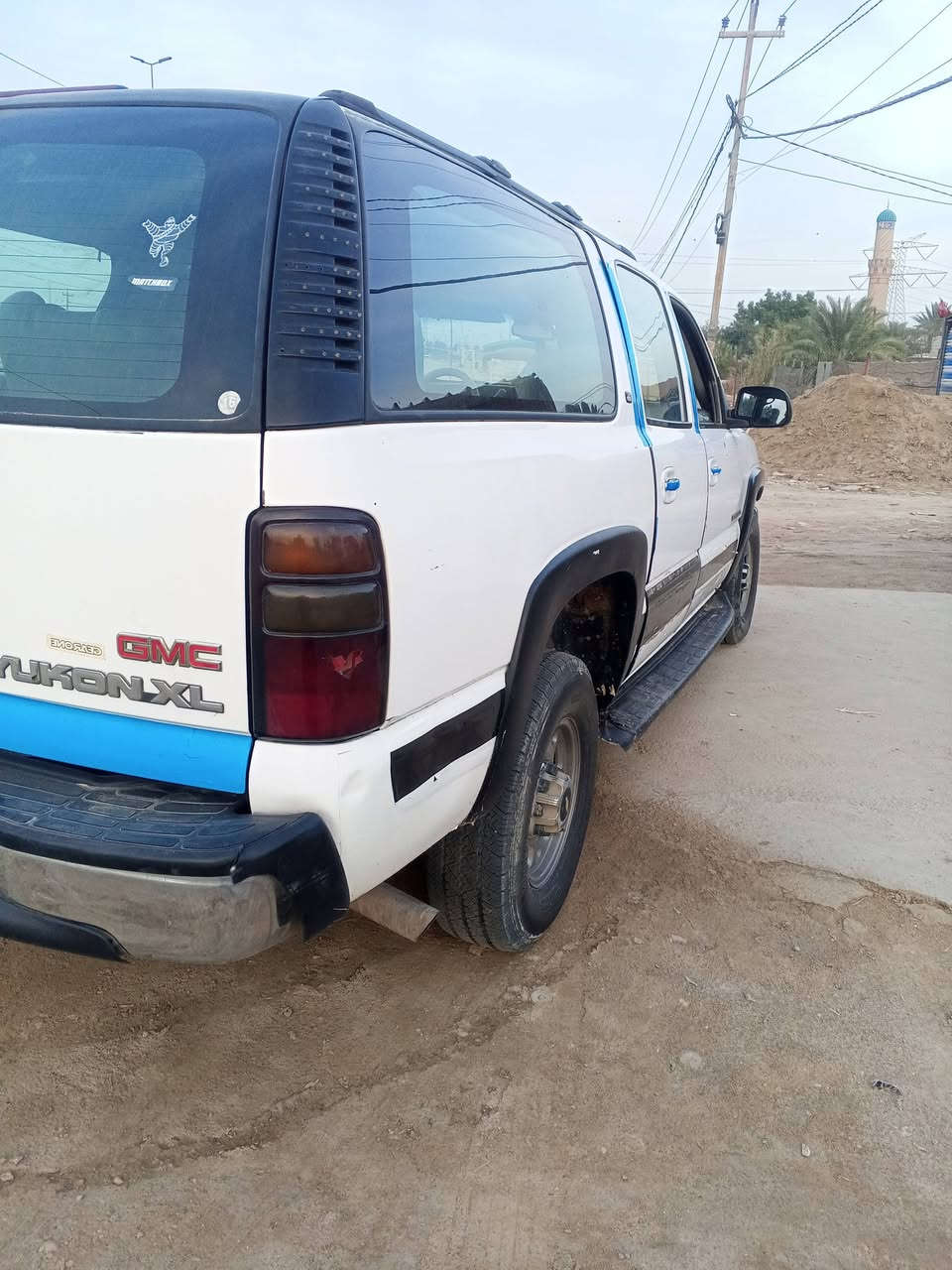 سلام عليكم سياره جمسي لبيع او مراوس  سياره جاهزه من كلشي رقم بغداد الماني موديل 2002سياره خير من الله سعر 60وبيهه مجال مكان سياره ديوانيه رقم الهاتف ***********
