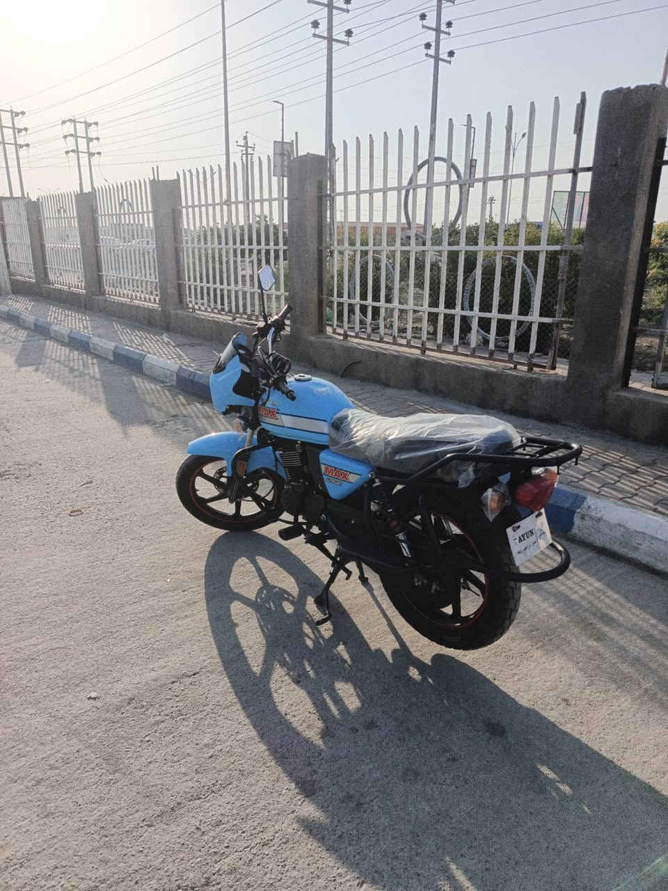 اخوان دراجه دايون ماكس موديل 2023
 للبيع كفاله مكينه اوراق اصولي
ماشيه  معامله ترقيم ع اخر خطوه باقيه ادخال بيانات  
سعر مليونين و400 قفل سويج سجينه 
التواصل وتساب ***********
