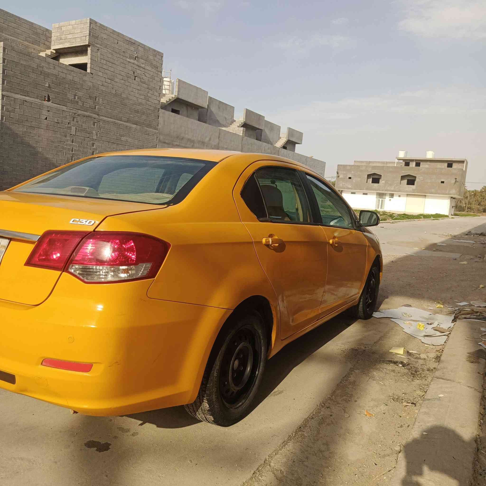 السلام عليكم ورحمه الله وبركاته اخويه فولكس لبيع موديل 2011 كميه وكير كورلا كير عادي عقل وضفيره كورلا صدر امامي خلفي جديد مدوشمه جديد كهربائية كله شغاله ليتات زنون تخم ويل جديد تايرات نص عمر مصبوغ درجه اولى حزام جماليه فقط مكاني ديالى خانقين رقم بغداد ***********
