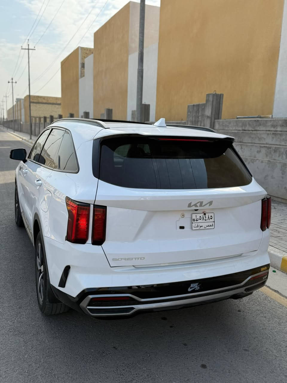 كيا سورنتو S وارد أمريكي 
بدون رقم تحويل مباشر 
الموديل : 2023 
عداد المسافه : 30 الف mill
حجم المحرك : 4 سلندر 2500 GDI
الضرر : تبديل ابواب ثنين نفس اللون وجاملغ امامي صبغ فقط بدون دواخل ايرباك برده طاك ومصلح وصور السونار مرفقه 

المواصفات (( S ))
بانوراما سقف - 7 راكب 
مقاعد جلد كهرباء مقاعد تدفئه 
بصمة تشغيل وابواب تشغيل عن بعد 
تبريد قطعتين - صندوق كهرباء 
لايت زينون - لد امامي نهاري ليلي 
حساس خلفي - رادار امامي مانع تصادم 

السياره نضيفه جدا
السعر 228$
***********
