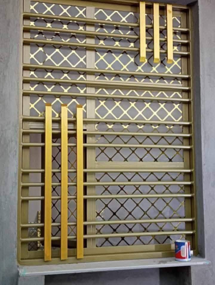 سلام عليكم 
 صبغ وجام  
شغلنه قطعي  
عنده نواع لجام ونواع لصبغ 
اي لون تختاره وي جام تختاره 
شغل ترجه اوله كادر كاملل 
***********بي واتساب
