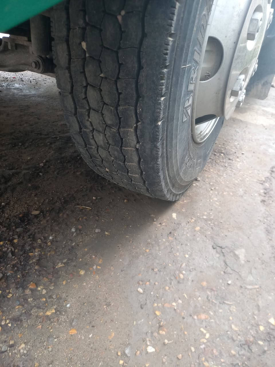 السلام عليكم تايرات برجستون ياباني نظيف عدد ٧ مكاني بغداد ***********
