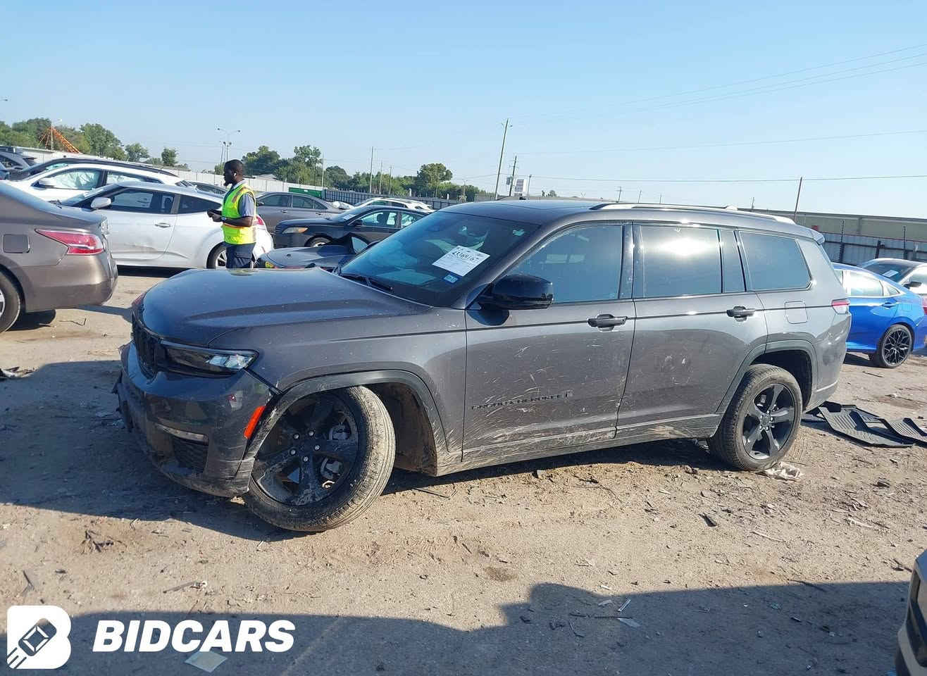 🔥 للبيع Jeep Grand Cherokee L Limited 2025 🔥
سيارة مميزة جداً، داخلة رقم شهداء وتم تصليح الصدر بالكامل بصورة احترافية ونظيفة.
✅ المواصفات:
Limited
محرك 3.6 V6
3 صفوف (نسخة L)
موديل 2025
🔧 النقوصات الحالية فقط:
تحتاج تبديل جاملغ (ماصدة) واحدة
الدعامية تتصلح
الاستفسار التواصل على الرقم ***********
