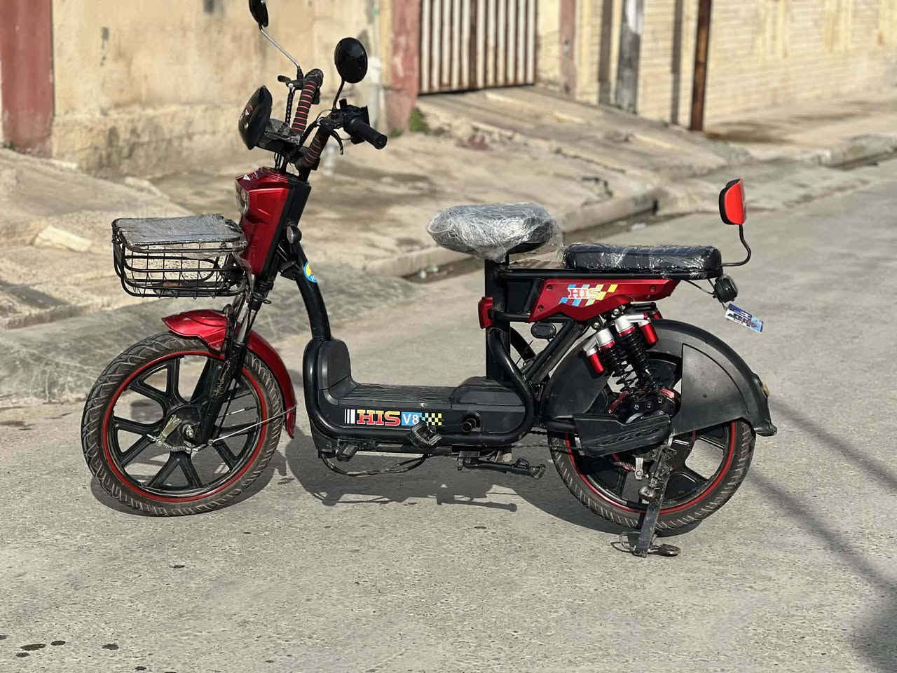 السلام عليكم ورحمة الله وبركاتة
افلح من صلى على محمد وآل محمد 
دراجة شحن للبيع او اعارض كامل مكمل كلشي شغال سويج وبصمه اشياير ضو زينو عالي وناصي هورن نشرات بريكات شرط بكاعك زوج مري تايات جدد ماناقصو شي يعني ماتصرف علي ربع المكان موصل دورت اليرموك ادفع سعر بما يرضي الله وعارضو هم


**إذا كنت صاحب هذا الإعلان وتريد حذفه لأي سبب، رجاءا أرسل رسالة إلى الدعم الفني**