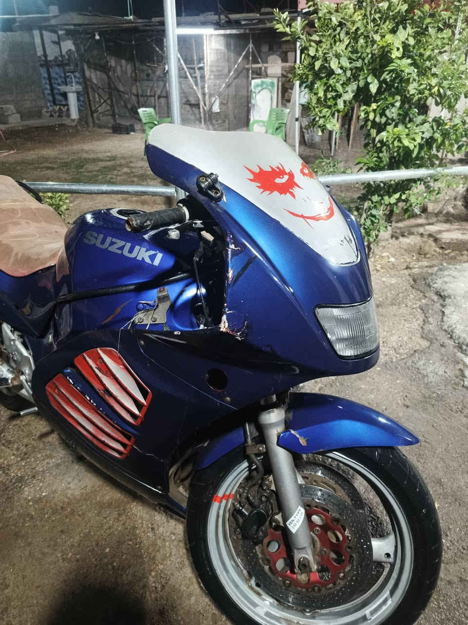 سلام عليكم  Suzuki RF 400 
أي نقص ما بيه صار صوت قوي بالمكينة ومتروكه
ابيع طافية كوم حديد 
٣٥٠ وبيه مجال مكاني بغداد سلمان باك 
***********
