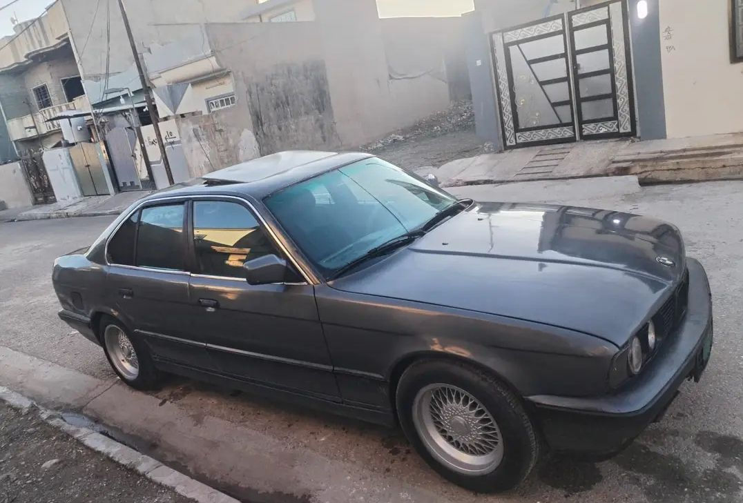 السلام عليكم اخوان 
عندي بي ام 525 سياره حلوه بس صاحبها متوفي رقم نينوى اخضر ادفع سعر او تعال اخذها محتاج فلوس ابيعلك حديده شرط حتى بيها هزه جديده ما صارلها شهر او نص سياره حلوه ادفع سعر يعجبني اكلك تعال اسحبها من جدام البيت وتشوف الف خير عليها هذا رقمي الي يريدها يدفع سعر او يجي ياخذها الرقم 
*********** موصل حي السماح
