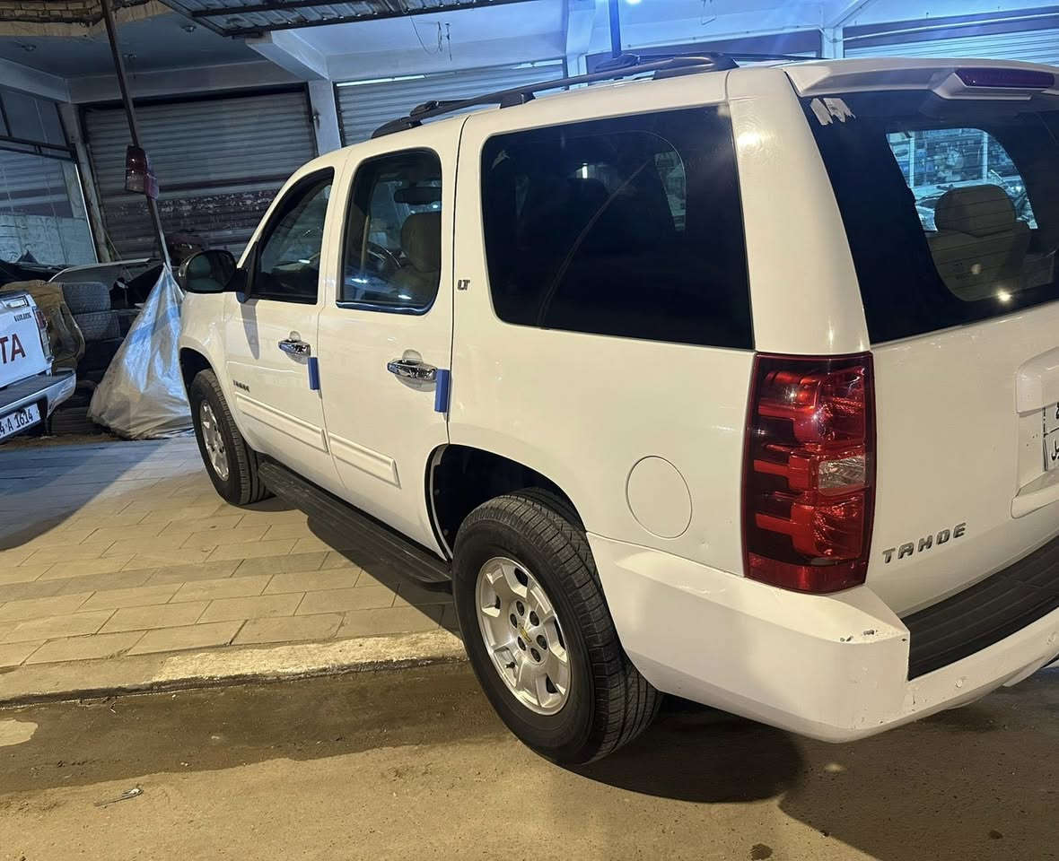 السلام عليكم تاهو ادوات بدون رقم للبيع بدون مراوس
مديل 2013 خليجي مكفوله من كلشي مواصفات LT نص فول 
مكينه V8 5.3 لايت زنون غرفه جلد بيجي شاشه تحكمات استيرن 
باقي مواصفاتهم معروفه سياره حيل جديده وجاهزه من كلشي حداده تايرات 
مكان بصره قضاء المدينه سعر 100 

‭0770 318 5952‬
