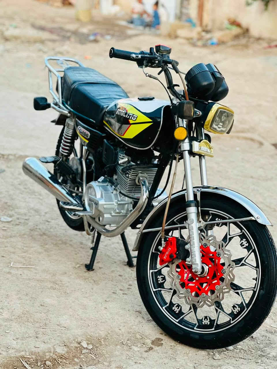 سلام عليكم سيفان 24 محرك 200cc اي نقص ما بيها مكفوله كفاله عامه مكاني بعقوبه السعر 650 وبي مجال بسيط الرقم  
***********
