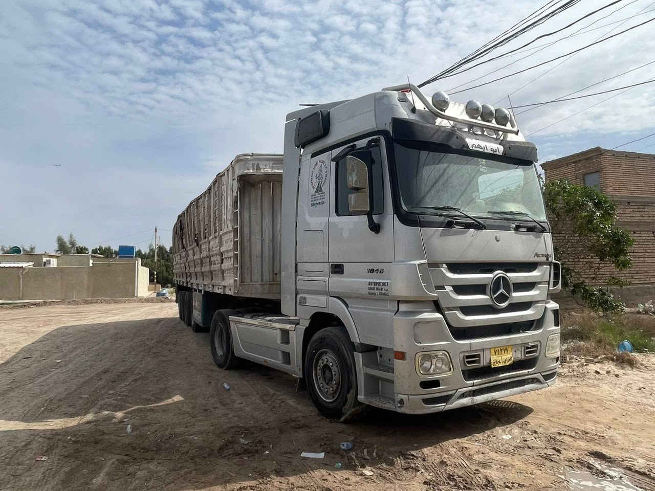 للبيع راس وعربانه اكتروس 2003 محدثة حاجب رقم سليمانية عربانة  12/70 شاصي اوربي 16 سعر 3 وبيها مجال للاستفسار رقم صاحبها ***********
