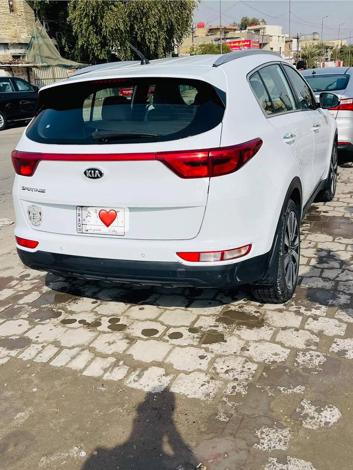 سبورتج  2018
خليجي مكفولة كفالة عامة من صبغ وتبديل 
بيه رصعات 2نص فول
داخل عسلي مري شفط 
حساسات اماميه وخلفيه 
ثلاث انظمه قياده 
محرك 2000 دوش مكفول والكير كذلك  
صدر امامي وخلفي جديد على وضع الشركة
سيارة جديدة برغي ما مفتوح بيها  سيارة بأسمي تحويل مباشر
مكاني بغداد

للاتصال 
‏***********
