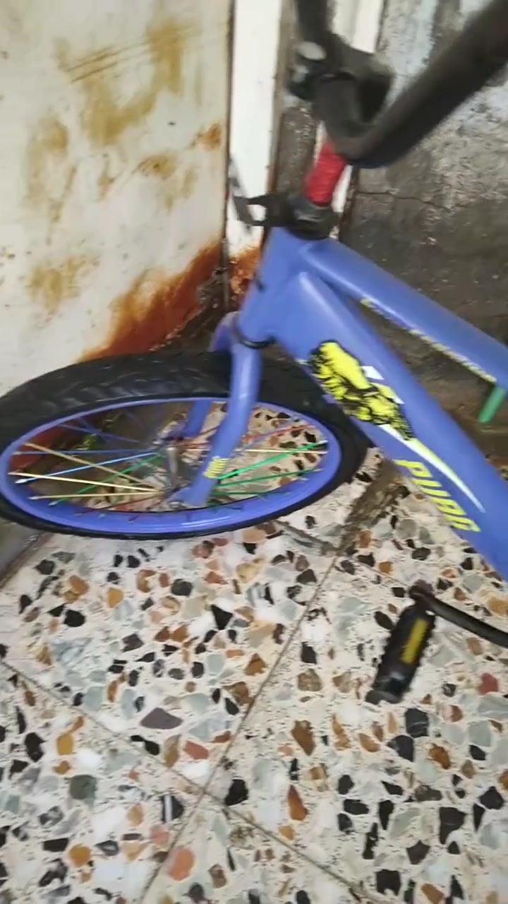 السلام عليكم. بايسكل للبيع نوع BMX قديم السعر (٤٠)وبي مجال بسيط. ملاحضة عوزة تبديل تواير وماشته شوية طاكة وعوزة صجم للورة كما موضح في المنشور. مكاني رميثة.


**إذا كنت صاحب هذا الإعلان وتريد حذفه لأي سبب، رجاءا أرسل رسالة إلى الدعم الفني**