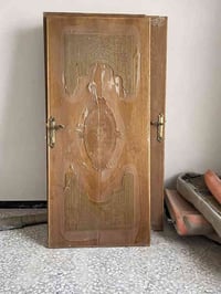 عندي بيبان خشب للبيع العدد 6 ابواب السعر 350 07813466848