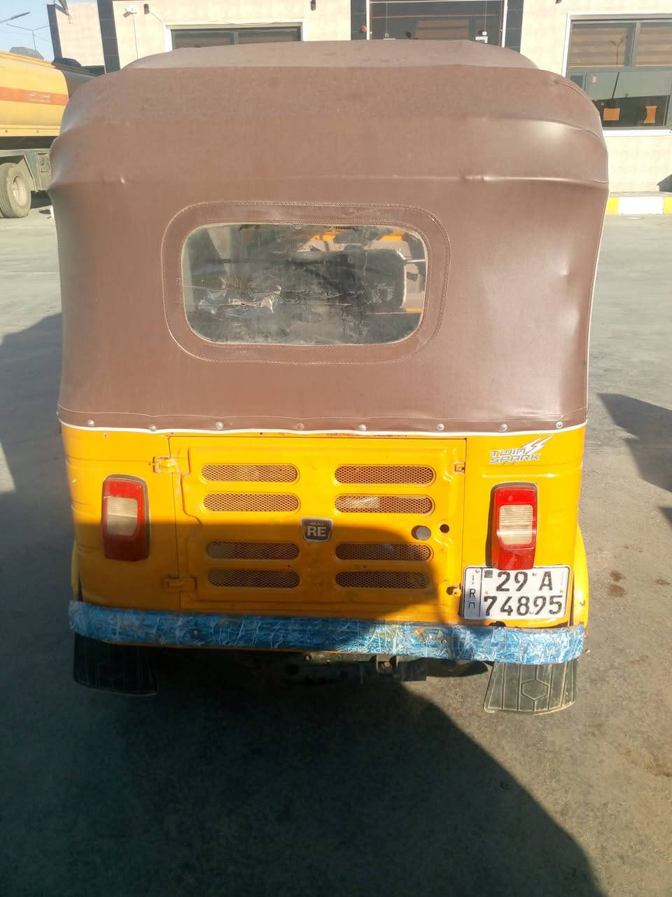 اسلام عليكم تكتك البيع موديل 19داخله بل 20 مرقم اصولي رقم واسط  تحويل ثاني يوم مكينه خير من الله لا تنقيص ولا تبخير المكان الحسينيه السعر 5و700 قفل الرقم ***********
