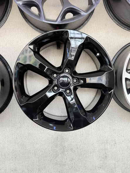 سلام وعليكم شباب تم وصول وياله جيب حجم20بيع او مراوس
(خدمات دبي)  العنوان بغداد الطالبيه فلكه83 كسره وعطش تجي البانزين خانه الكياره اول ما تعبره اول ستداره مقابيلك خدمات دبي ***********كاظم شاوي بغداد
