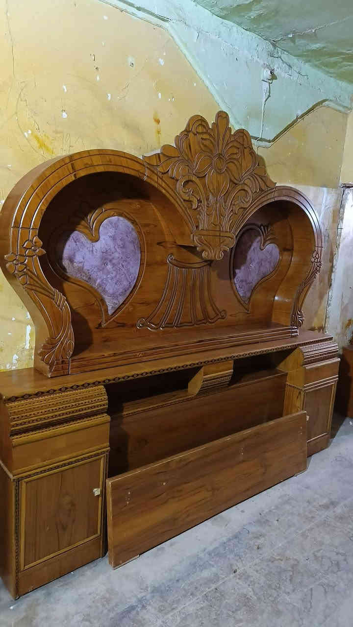 سلام عليكم غرفة ستة باب مستخدم نضافة 90% قياس طابقين السعر 900 وشد معا ونقل واصل العنوان الحيديرية خان ونص ***********
