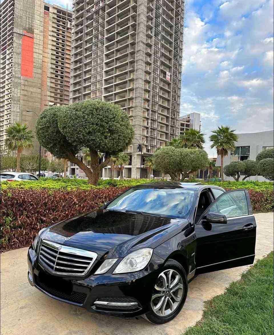 مارسيدس w212 e200 2012
سياره بيها كلير جاملغ يمنه من المانيا بدون فتح برغي 
دبل كزوز 
داخل جلد اسود وكنتارا رصاصي مطعم باسود
وصاج اسود 
كير تعليك 
سلايد 
ماشيه ١٦٢ كيلو 
سياره مابيها نقص ومابيها اي شي تجاري وادامتها كامله ومابيها اي مسج
سعر ٢٠.٠٠٠$ وبيها مجال الرقم *********** مكلف بل نشر
