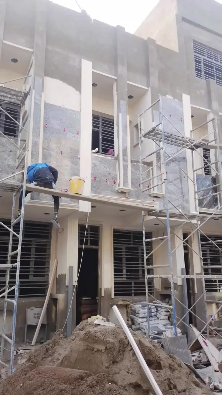 يعلن مكتب ركن الباديه للالعقارات عن بيع مشتملات عدد اثنين قيد الانشاء بناء حديث الموقع مميز شارع عريض بغداد الجديده شارع المسبح خلف المسبح الاستفسار الاتصال على الرقم *********** مكتب ركن الباديه للالعقارات
