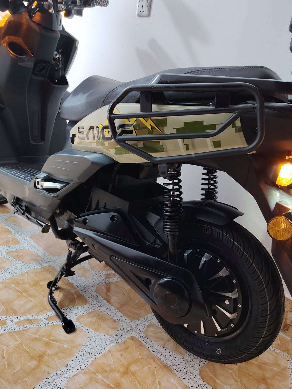 موطور شحن اباجي موديل 2025 مستخدم قليل نضافه فول 6 بطاريات مصطره فول على الفحص لايت زنون عالي ناصي تشغيل عن بعد فول مواصفات السعر 950 وبي مجال قليل حك الجيه
***********
***********
