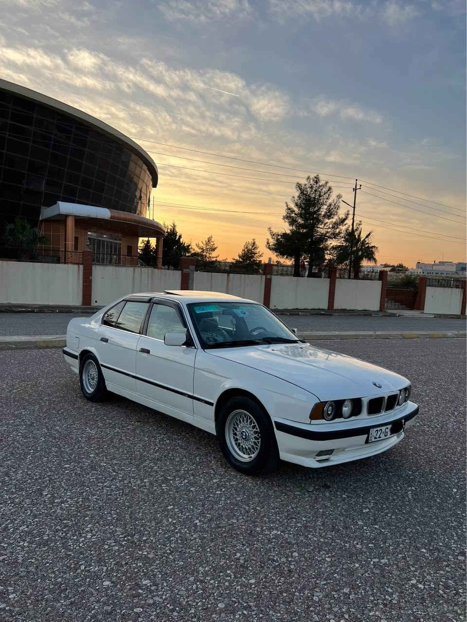 سلام عليكم 
لبيع. 
Bmw1990
520iبلادي
مسكر عدل 🔥
كير عادي
سلايد 
٢جام كهربائية 
طخم جديد 
حداديه جديد
كهرباء كل شغال
دعاميات m سبورت
طخم تايرات  ويل كب خليه جديد
رقم اربيل سنويه.جديد لحد ٢٠٢٧
تحويل مباشر 
سعر ٤٦ $ و بيها مجال. بسيط
عنوان عقرة 📍قريب موصل و اربيل
***********
***********
☎️ واتساب موجود أربيل, العراق
