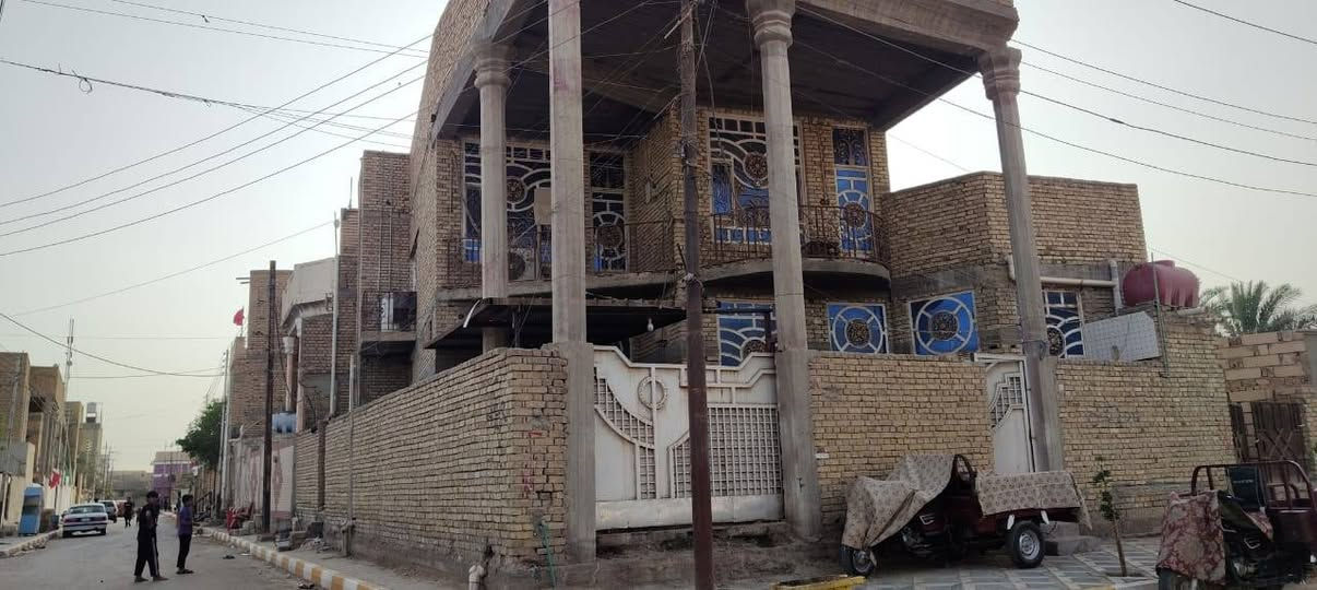 _________________________
السلام عليكم  
بيت طابو صرف للبيع ركن طابقين المساحه 250م 
الدور الأول متكون من غرفتين وصالتين واستقبال ومطبخ كبير ومجمع صحي متكامل داخل وخارج مع گراج وترك بكُل الجوانب 
الدور الثاني متكون من اربع غرف وصاله كبيرة جداً وحمام مشترك وسطحين 
الموقع // گرمة بني سعيد _ شارع ابو اثير المضمد قرب السوق
للأستفسار // ***********
