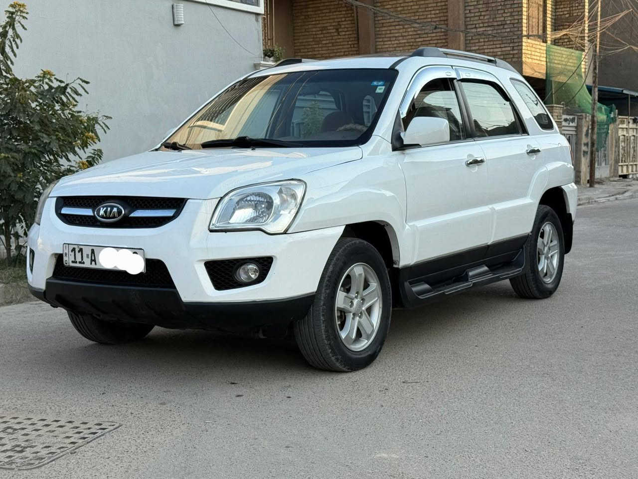 سلام عليكم بيع اومراوس 
كيا سبورتج 2009 خليجي فول مواصفات رقم بغداد الانكليزي 
السيارة  مكينة كير كفالة مكينة ٢٧٠٠
السيارة بيها جاملغ صبغ وشويه بل بنيد  باقي سيارة كفالة
مكينة 2700دوش 
شاشة عرض 
فتحة سلايت روف
اي بي اس 
كشنات جلد 
داخل بيجي وصاج
دسك امامي خلفي
تخم تاير جديد ويل كب
سيارة جديدة واستخدام شخصي 
المكان/ بغداد الكرخ 
استفسار /***********
السعر  / 105 بغداد, العراق
