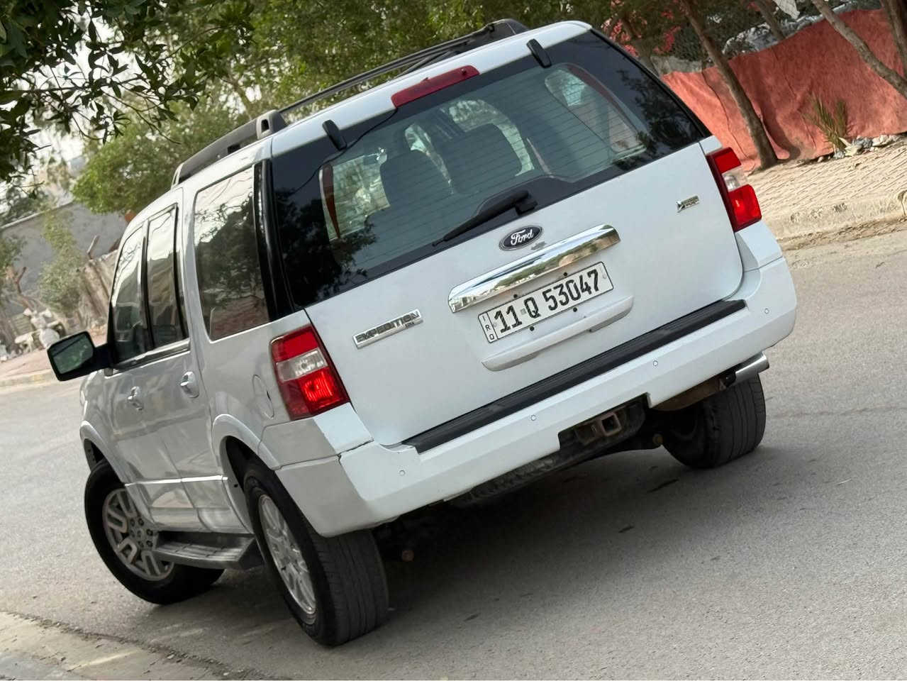 اكسبديشن 2011 خليجيه 
ماشيه128 الف 
مكفوله بدون صبغ بدون بارد 
كير ومحرك كفاله 
تبريد 3قطع 7راكب 
تبريد ثلج ❄️ 
تخم تاير ياباني 
صدر جديد زيرو بلادي 
محرك8 سلندر 
للبيع او مراوس السعر 155 ورقه 
بسمي مكاني بغداد *********** الفارس, صلاح الدين
