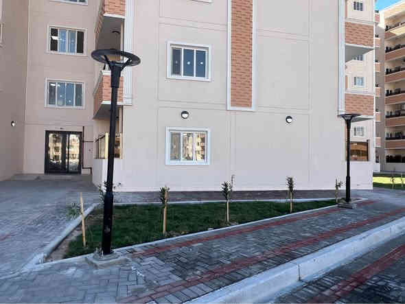 شقة للبيع في الامل ٣
عنوانها عمارة رقم ٦ 
الطابق الارضي 
شقة رقم ٣ 
اطلالة على حديقة ٧٠٠٠م
غير مسكونة-استلام جديد
 المساحة ١٢٠م
غرفتين-صالة-مطبخ ومخزن-بلكونات عدد٢- حمامات عدد ٢
 للتواصل 
*********** البصرة
