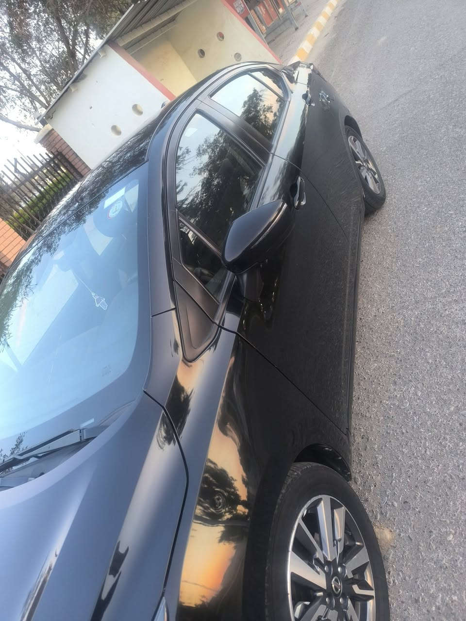 نيسان فيرسا للبيع 
موديل ٢٠٢٠ sv رادارات اماميه وخلفية مع توقف ذاتي 
الضرر قطعه موجوده الصور  ماشيه ١٨٠ الف كيلو 
مكانها كركوك 
السعر ١١٠
***********
