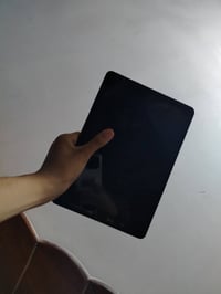آيباد ٨ • شاشة مفلشه • بضمان