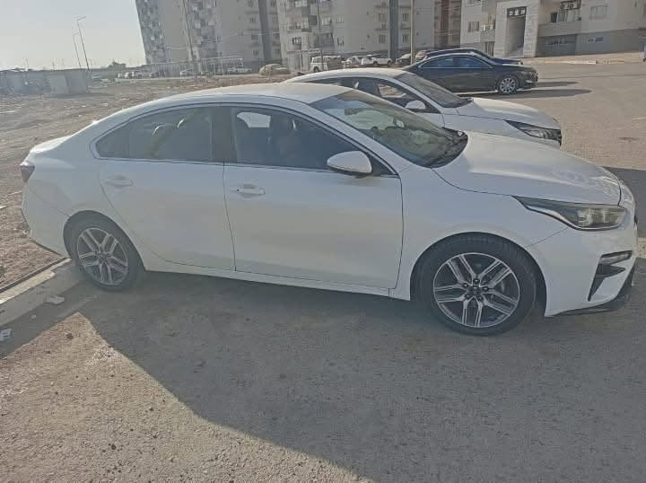 كيا K3  موديل 19 سياره جاهزه للاخير بيه صبغ احزام بدون حادث خليجي فول عدا الفتحه السعر 115 وبيه مجال  ***********
