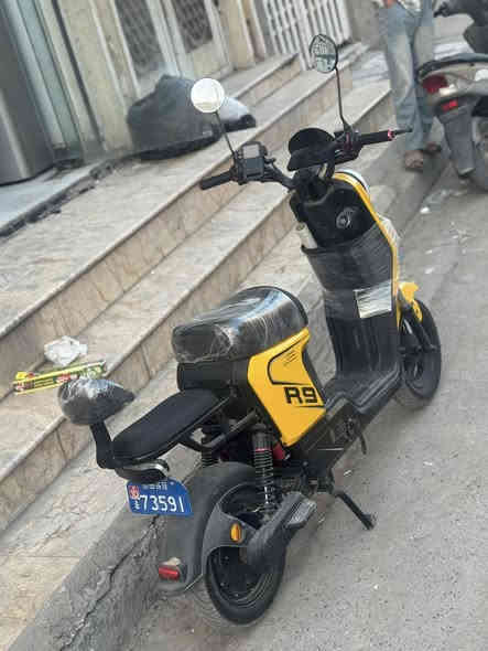 السلام عليكم دراجه  R9 شحن دراجه نضيفه جديده مثل مااموضح  ب ٤٠٠ وبيهه مجال   ***********
