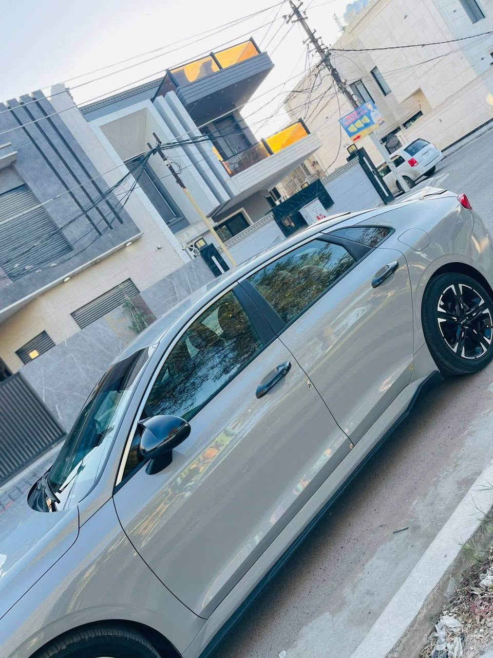 للبيع
موديل 2023
Kia K5 gt -line 

ماشيه 48 الف 

مواصفات السياره : 

1- بصمه أبواب و تشغيل عن بعد 

2- كشن ألسائق كهرباء 

3- شاشه كبيره 

4- لد نهاري 

5- ويل كب 18 

6- شاشه عرض أعطال بالدشبول 

7- كروز سرعه ذكي ( مثبت سرعه) 

8- كشنات تدفئة 

9- سايد بريك كهربائي 

10- GPS 

11- صندوق كهرباء 

12- قيادة ذاتيه 

13- شاحن واير ليس 

14- تحديد مسار 

15- مخارج شحن امامي و خلفي 2 

16- فور ويل ( دفع رباعي) 

17- جام اوتو السائق 

18- مانع أنزلاق 

19- كامره دواره 

20- حجم ألمحرك 1600 توربو 

(حادث ألسياره والسونار موجود بالصور رقم اربيل هزه جديده تريد تحويل او وكاله سعر السياره 165 للأستفسار *********** بغداد, العراق
