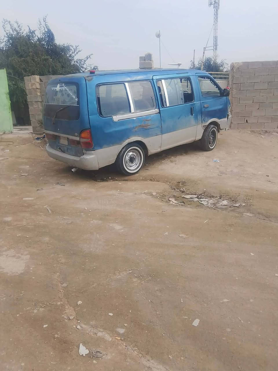 سلام عليكم سياره لبيع مديل 96 تحويل شوكت متريد مصفره هيه وغرمات تاخذه جاهزه مكينه كيره حداديه  تخم تاير شواصي 4تعمير سعر 35وبيه مجال الشراي يتصل وبيه خير ودلل هاذه رقمي ***********
